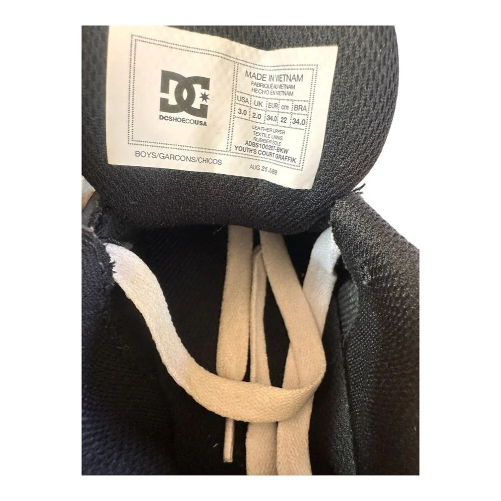 DC Court Graffik Youth Sneakers Black White Skate Shoes Size 3
